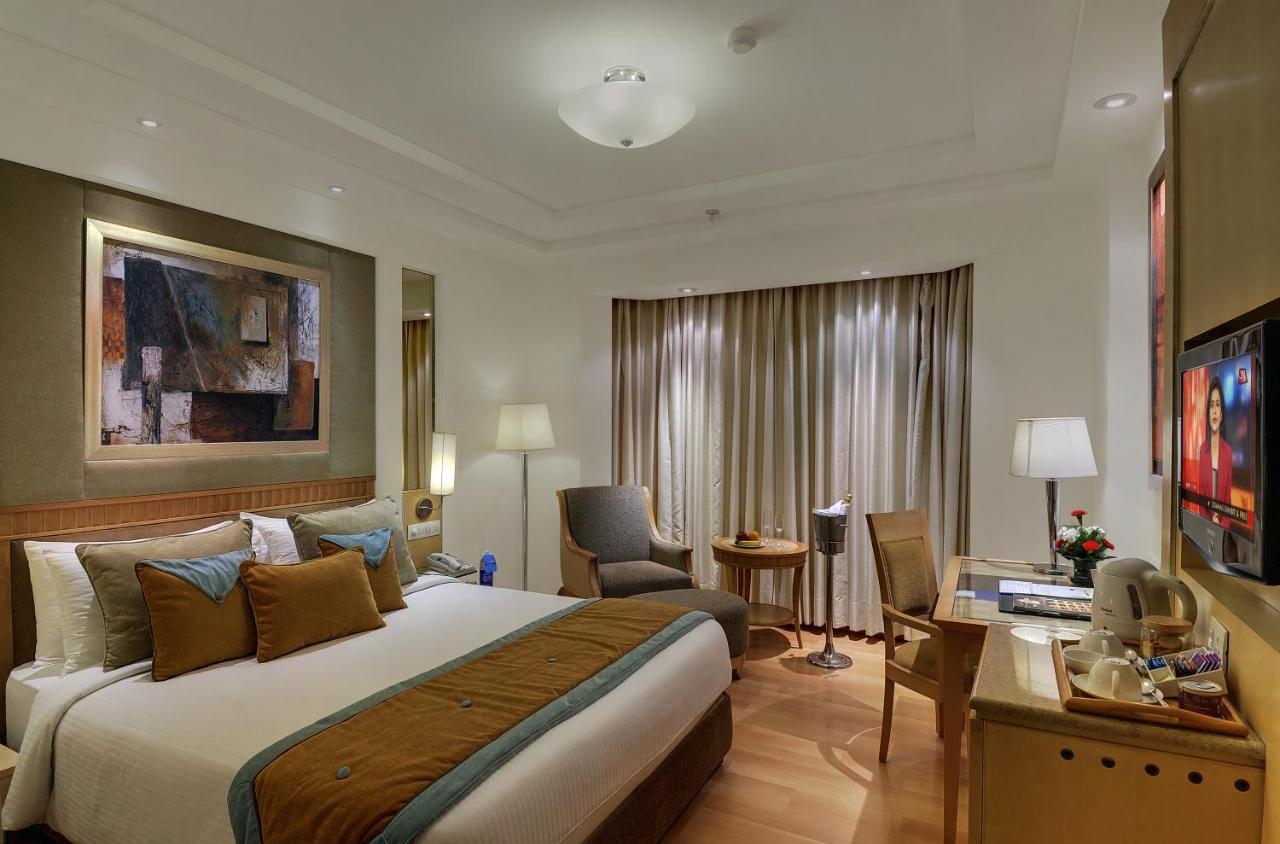 Inde Hotel Vista Woods Huda City Centre, Gurgaon Eksteriør billede