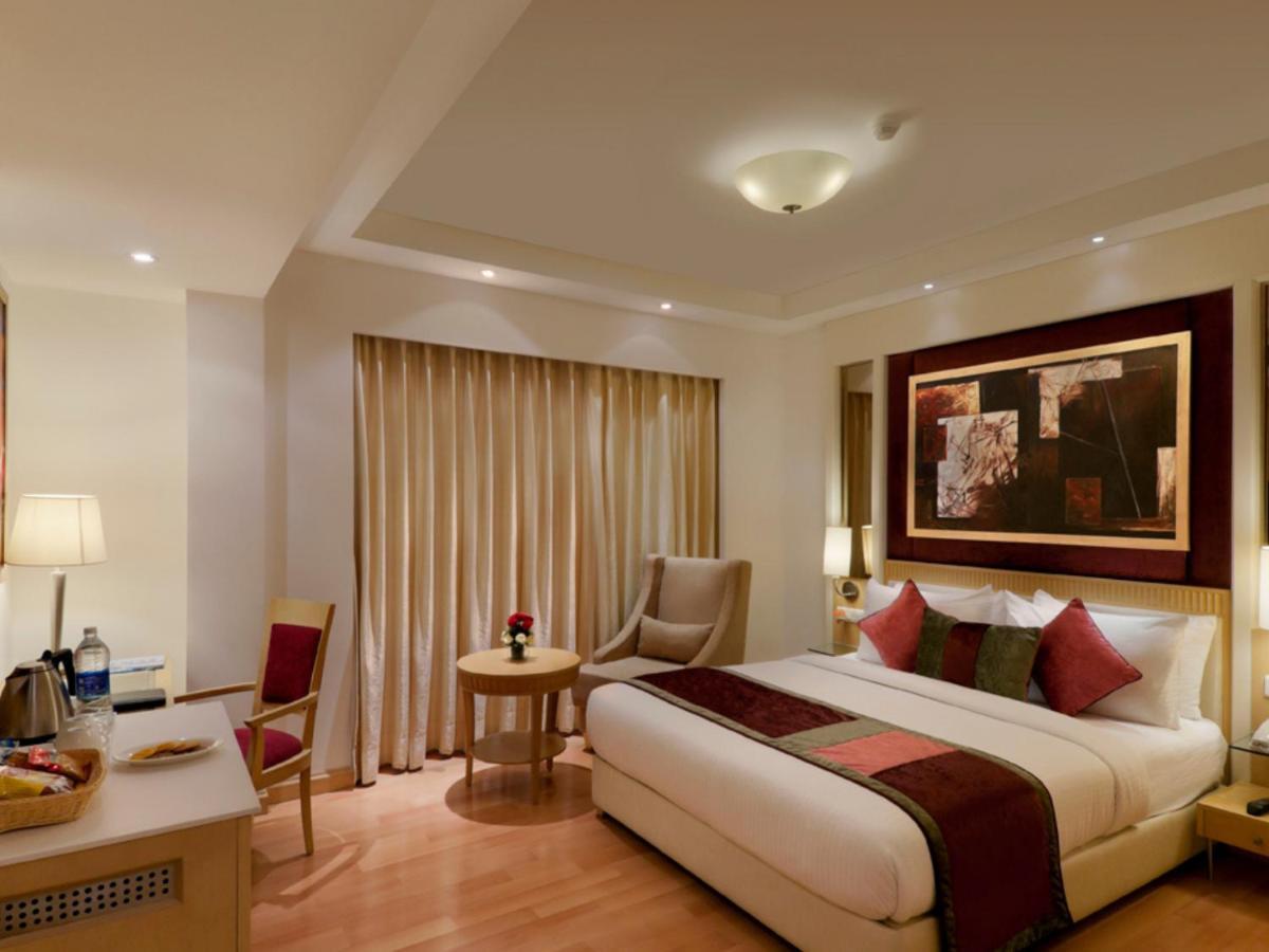 Inde Hotel Vista Woods Huda City Centre, Gurgaon Eksteriør billede