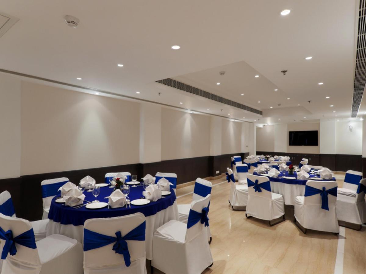Inde Hotel Vista Woods Huda City Centre, Gurgaon Eksteriør billede