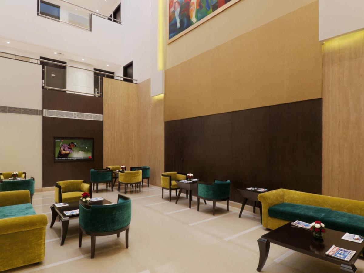 Inde Hotel Vista Woods Huda City Centre, Gurgaon Eksteriør billede