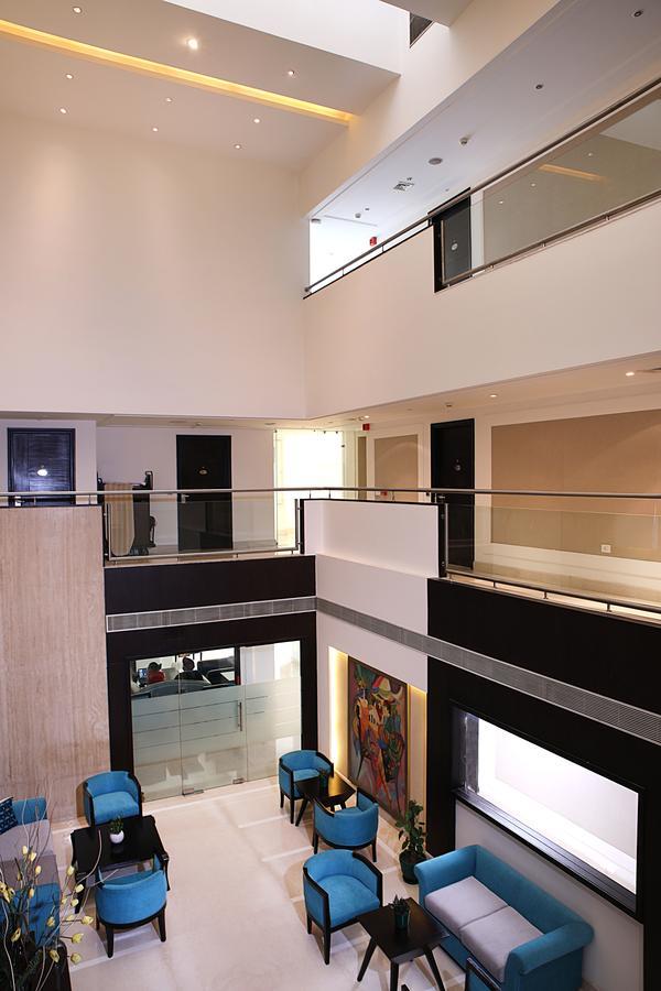 Inde Hotel Vista Woods Huda City Centre, Gurgaon Eksteriør billede