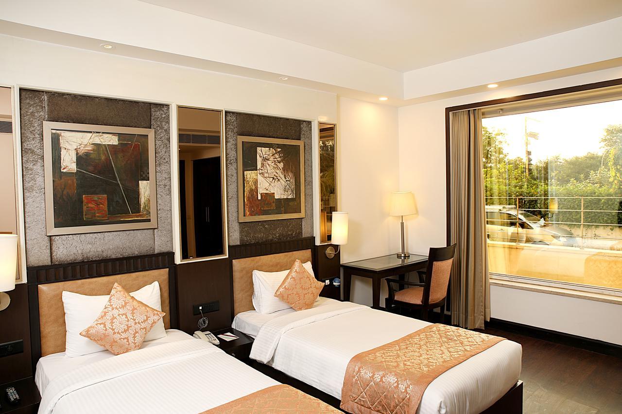 Inde Hotel Vista Woods Huda City Centre, Gurgaon Eksteriør billede