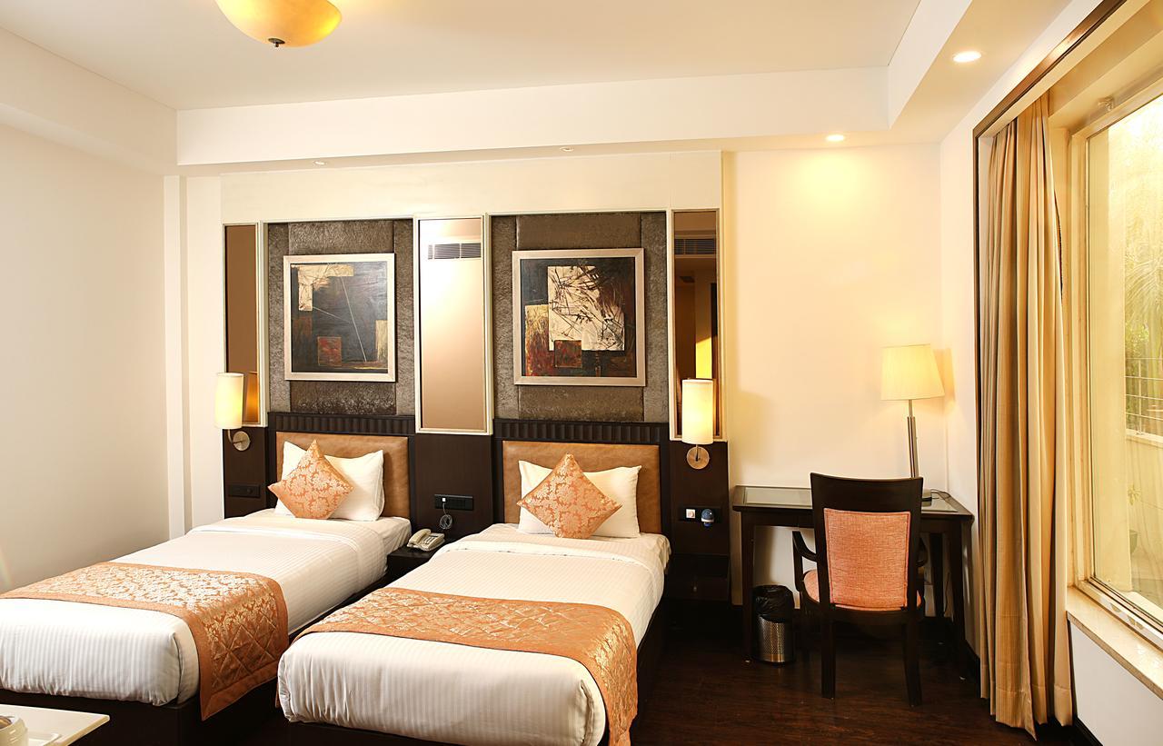 Inde Hotel Vista Woods Huda City Centre, Gurgaon Eksteriør billede