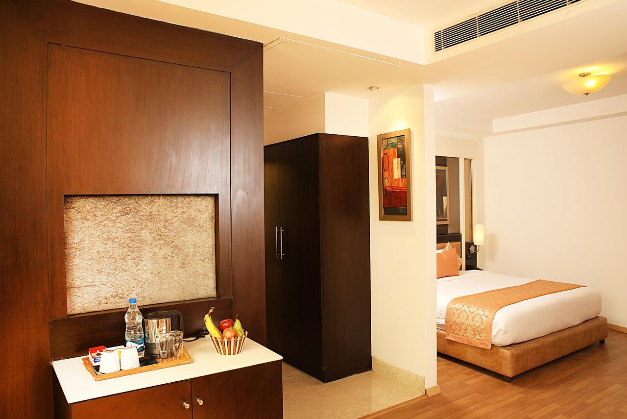 Inde Hotel Vista Woods Huda City Centre, Gurgaon Eksteriør billede