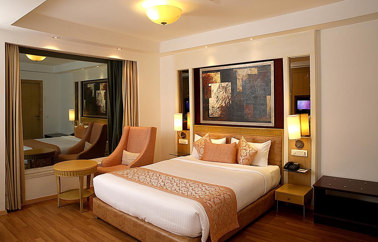 Inde Hotel Vista Woods Huda City Centre, Gurgaon Eksteriør billede