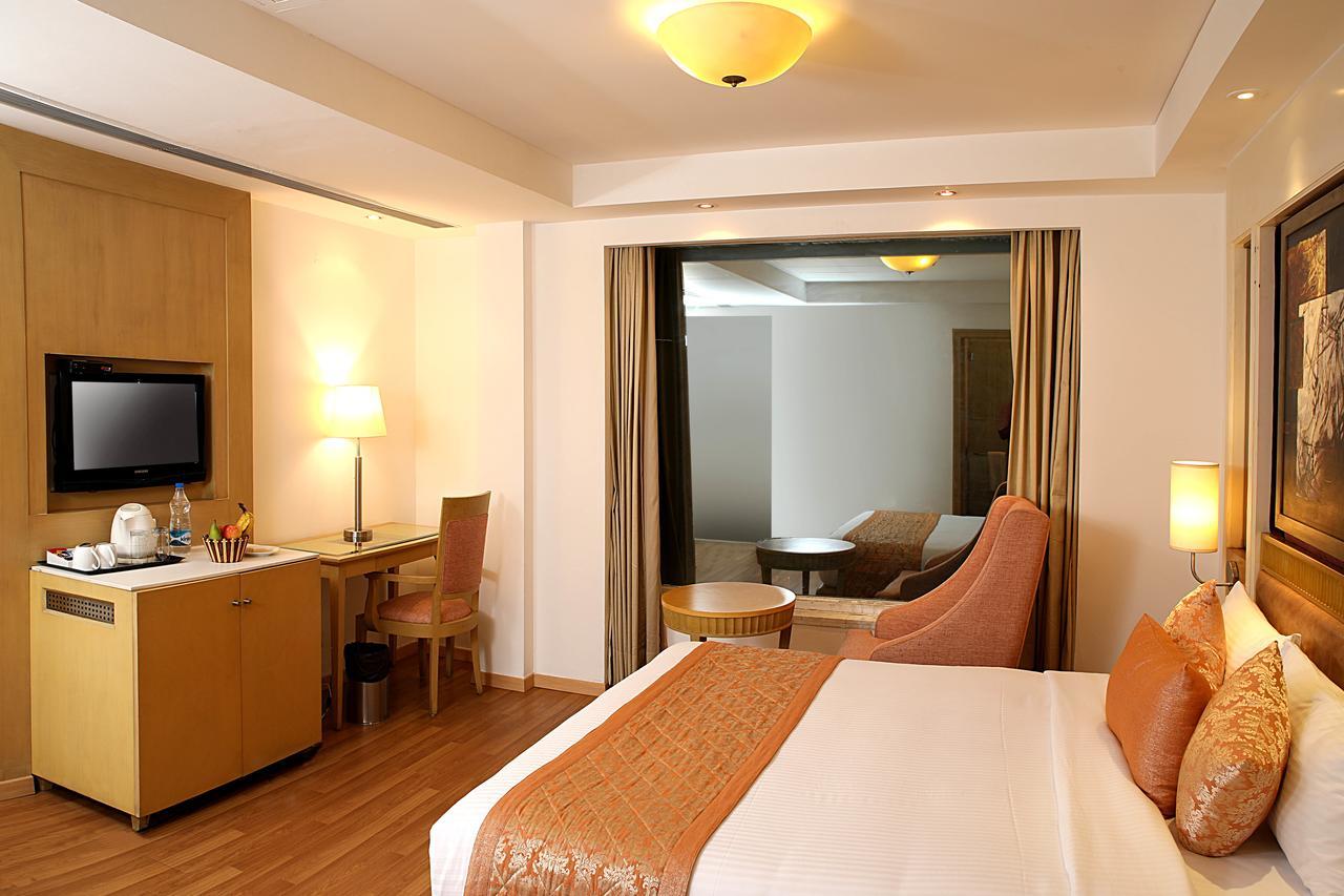 Inde Hotel Vista Woods Huda City Centre, Gurgaon Eksteriør billede