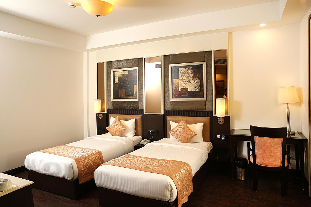Inde Hotel Vista Woods Huda City Centre, Gurgaon Eksteriør billede