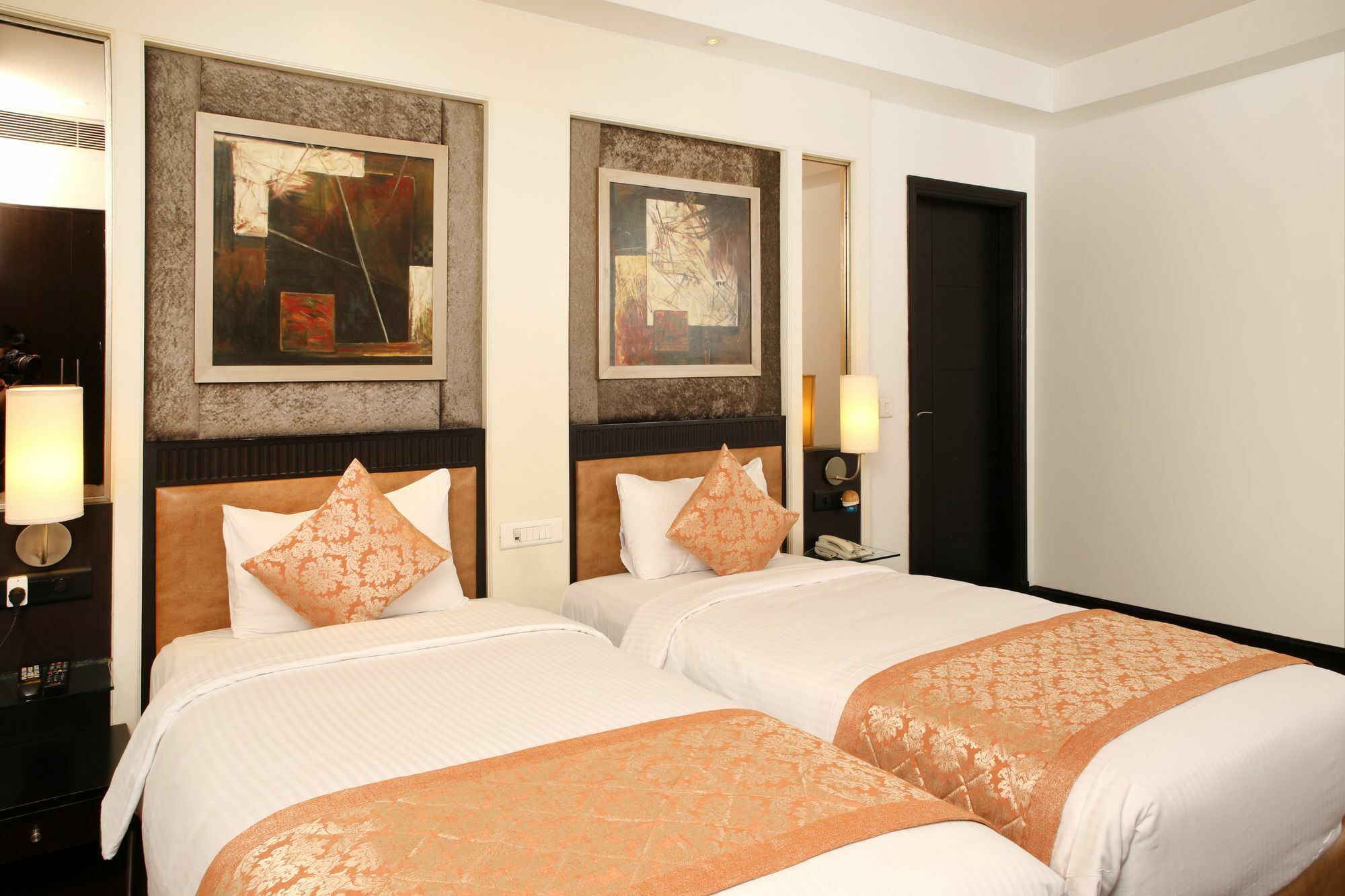 Inde Hotel Vista Woods Huda City Centre, Gurgaon Eksteriør billede